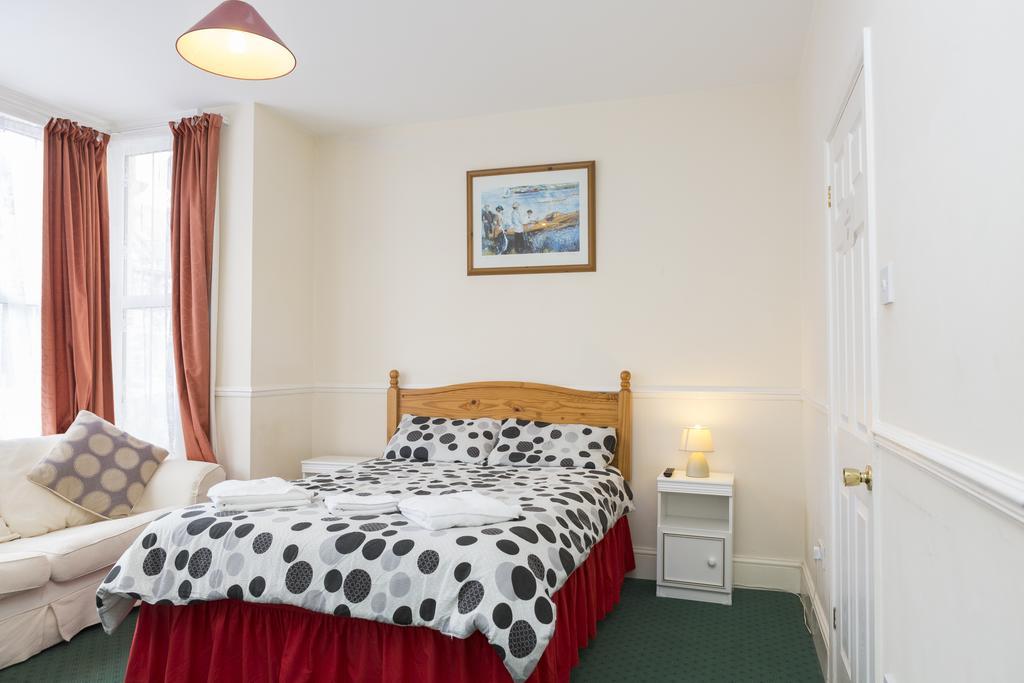 Southend Guest House - Close To Beach, Train Station & Southend Airport Room photo